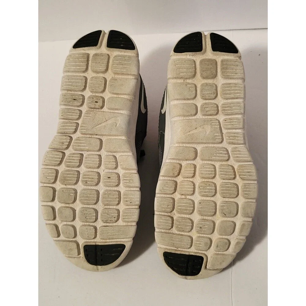 Nike Gray And Red Size Kids 11.5C